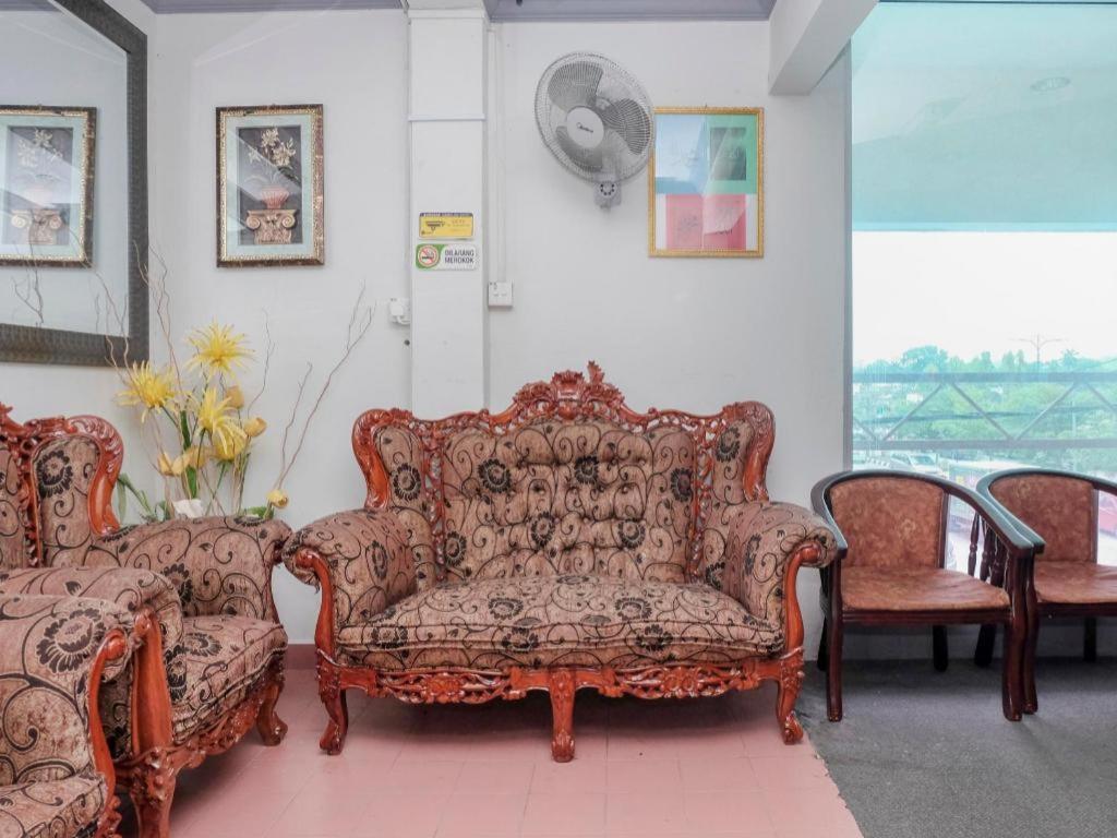 Oyo 90120 Mi Hotel Dungun Εξωτερικό φωτογραφία