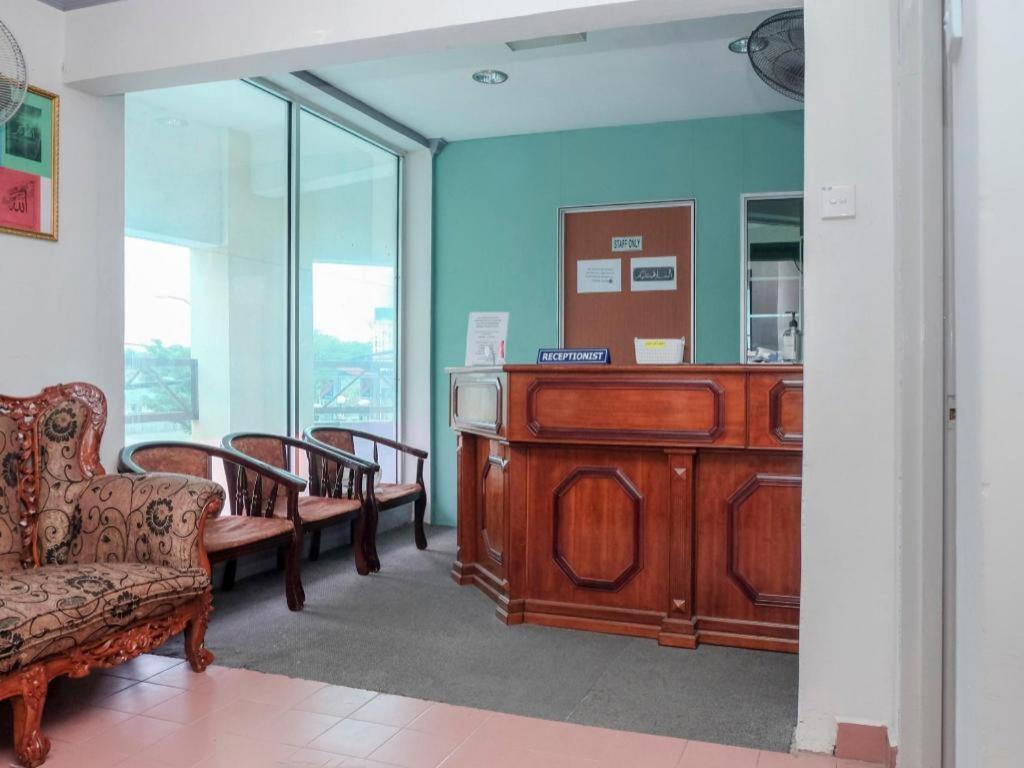 Oyo 90120 Mi Hotel Dungun Εξωτερικό φωτογραφία