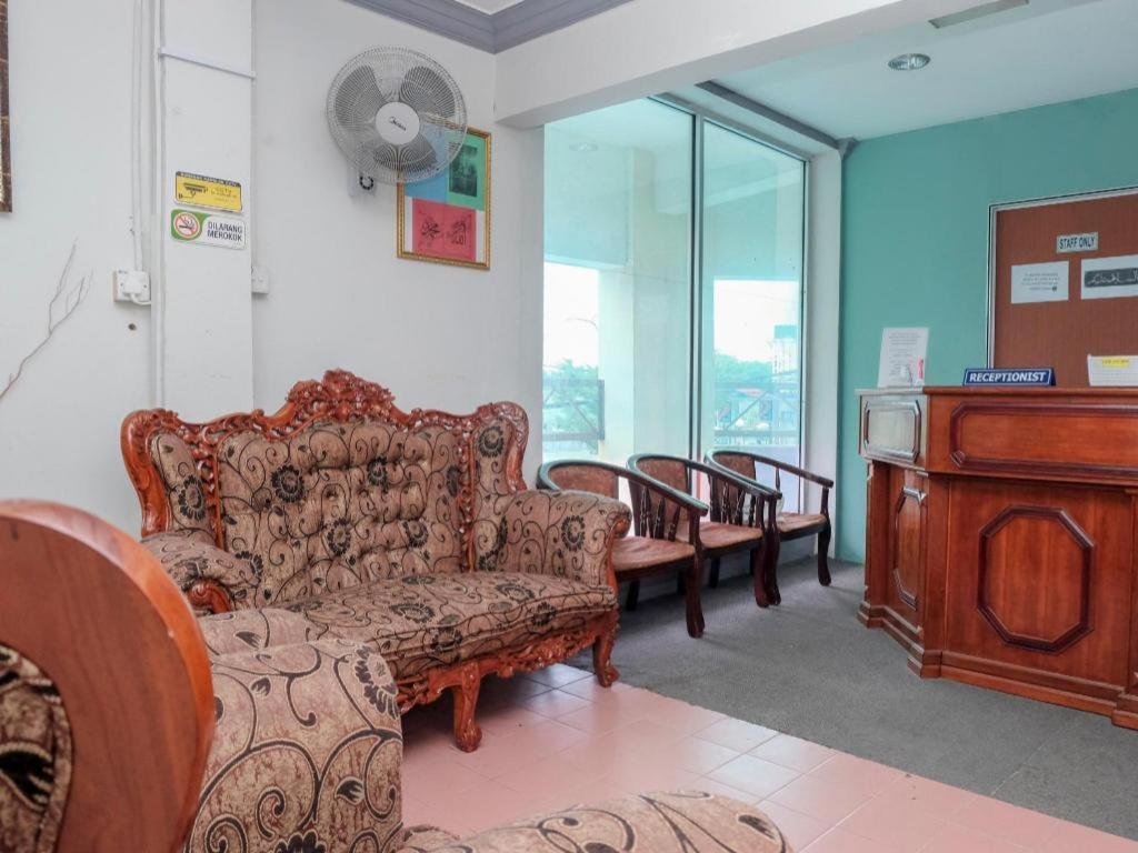 Oyo 90120 Mi Hotel Dungun Εξωτερικό φωτογραφία
